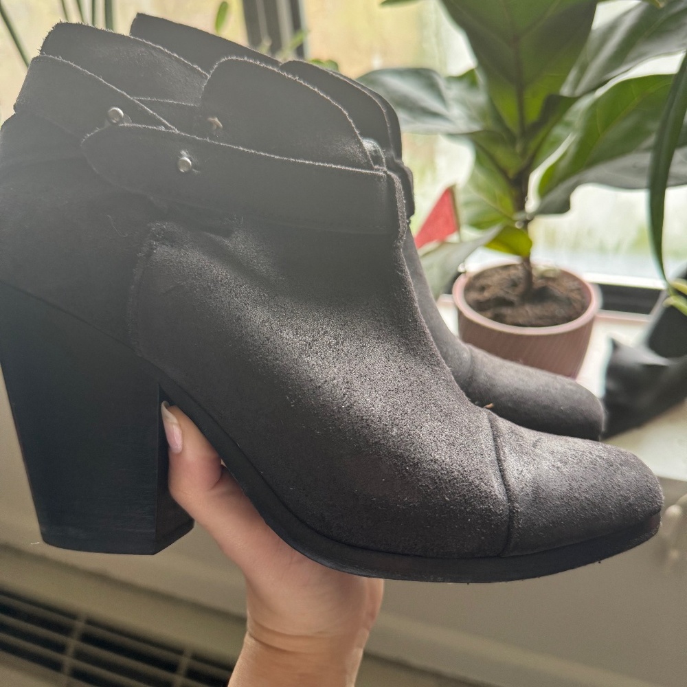 booties 🐈⬛🤩 - Picture 2 of 5